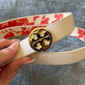Tory Burch reversible Cream and Tory Red floral pattern Gold Logo Belt (Medium)